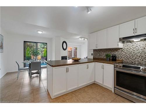 128 Edgewater Drive, Stoney Creek, ON - Indoor Photo Showing Kitchen