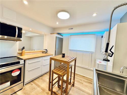 Upper-212 Homewood Avenue, Hamilton, ON - Indoor Photo Showing Kitchen