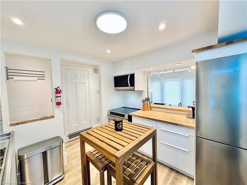 Upper-212 Homewood Avenue, Hamilton, ON - Indoor Photo Showing Kitchen