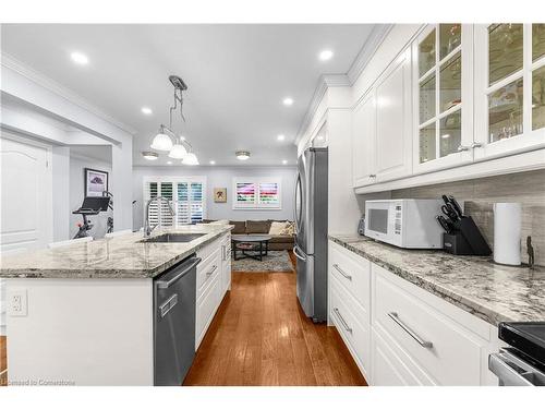 127-1050 Shawnmarr Road, Mississauga, ON - Indoor Photo Showing Kitchen With Upgraded Kitchen