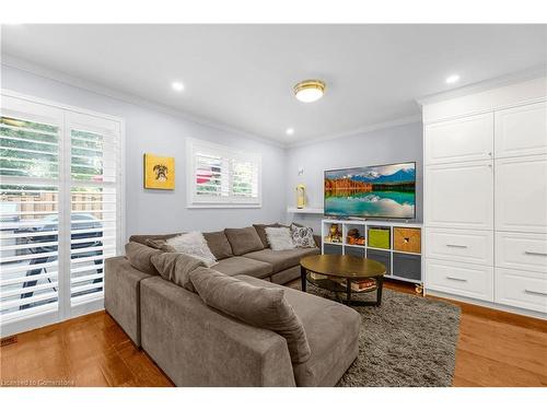 127-1050 Shawnmarr Road, Mississauga, ON - Indoor Photo Showing Living Room