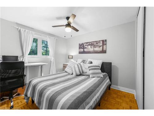 127-1050 Shawnmarr Road, Mississauga, ON - Indoor Photo Showing Bedroom