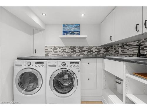 127-1050 Shawnmarr Road, Mississauga, ON - Indoor Photo Showing Laundry Room