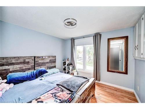 288 Salisbury Avenue, Cambridge, ON - Indoor Photo Showing Bedroom