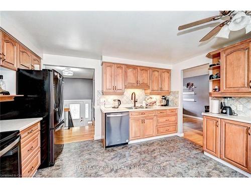 288 Salisbury Avenue, Cambridge, ON - Indoor Photo Showing Kitchen With Double Sink