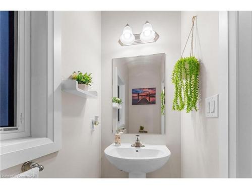 214 Sedgewood Street, Kitchener, ON - Indoor Photo Showing Bathroom