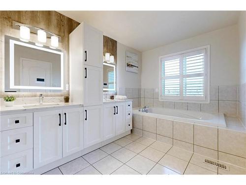 515 Wettlaufer Terrace, Milton, ON - Indoor Photo Showing Bathroom