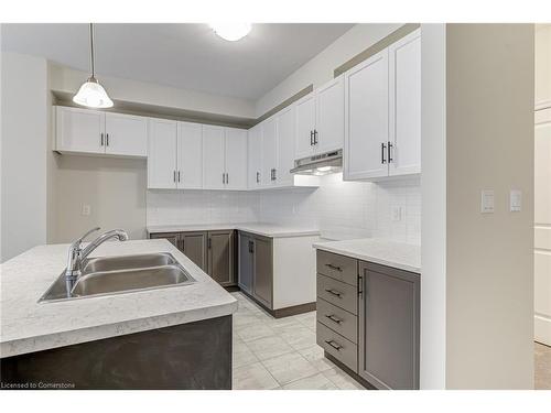 40-4311 Mann Street, Niagara Falls, ON - Indoor Photo Showing Kitchen With Double Sink