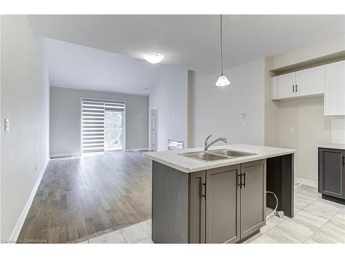 40-4311 Mann Street, Niagara Falls, ON - Indoor Photo Showing Kitchen With Double Sink