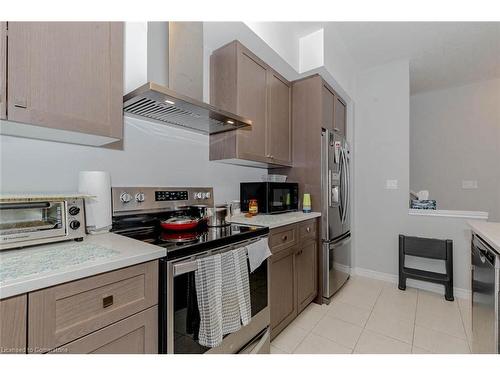 122 Oat Lane, Kitchener, ON - Indoor Photo Showing Kitchen