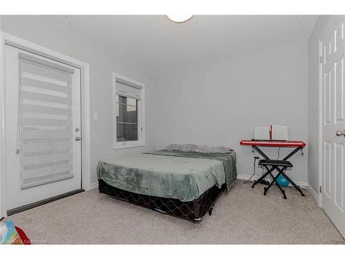 122 Oat Lane, Kitchener, ON - Indoor Photo Showing Bedroom