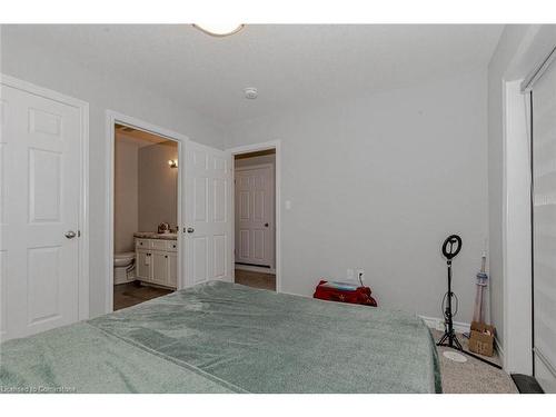 122 Oat Lane, Kitchener, ON - Indoor Photo Showing Bedroom