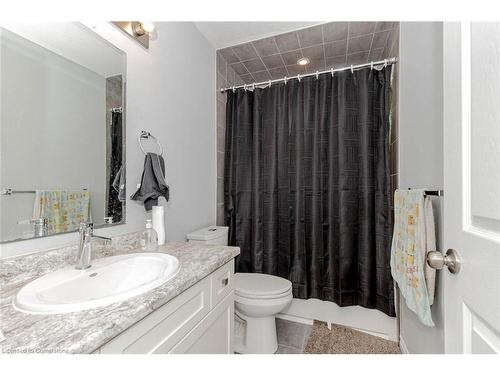 122 Oat Lane, Kitchener, ON - Indoor Photo Showing Bathroom