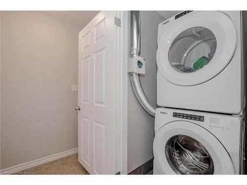 122 Oat Lane, Kitchener, ON - Indoor Photo Showing Laundry Room