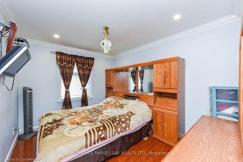 17 North Alarton Street, Mississauga, ON - Indoor Photo Showing Bedroom