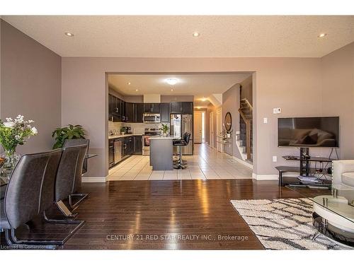 214 Poppy Drive E, Guelph, ON - Indoor Photo Showing Living Room