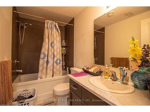 214 Poppy Drive E, Guelph, ON - Indoor Photo Showing Bathroom