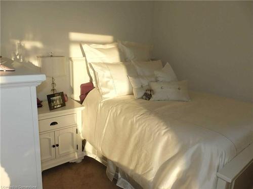 2301-832 Bay Street, Toronto, ON - Indoor Photo Showing Bedroom