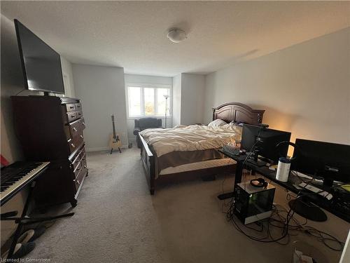 118 Dunrobin Lane, Grimsby, ON - Indoor Photo Showing Bedroom