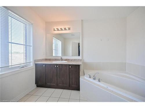 68 Palace Street, Thorold, ON - Indoor Photo Showing Bathroom