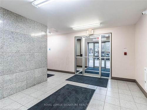 206-251 Lester Street, Waterloo, ON - Indoor Photo Showing Gym Room