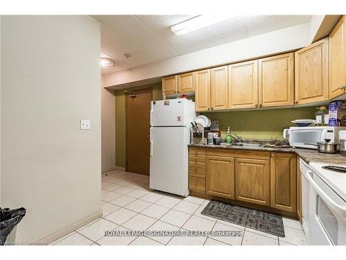 101-253 Lester Street, Waterloo, ON - Indoor Photo Showing Kitchen With Double Sink