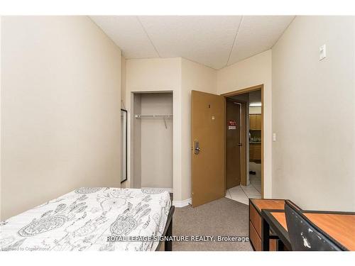 101-253 Lester Street, Waterloo, ON - Indoor Photo Showing Bedroom