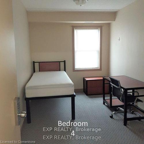 203-271 Lester Street, Waterloo, ON - Indoor Photo Showing Bedroom