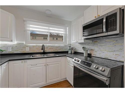 22-149 St Catharine Street, Smithville, ON - Indoor Photo Showing Kitchen With Double Sink