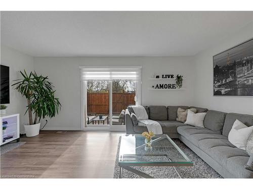 22-149 St Catharine Street, Smithville, ON - Indoor Photo Showing Living Room