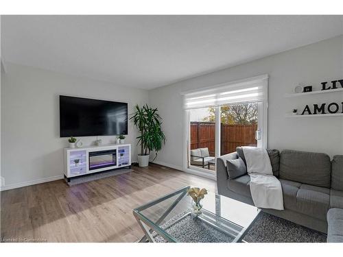 22-149 St Catharine Street, Smithville, ON - Indoor Photo Showing Living Room