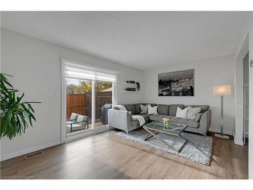 22-149 St Catharine Street, Smithville, ON - Indoor Photo Showing Living Room