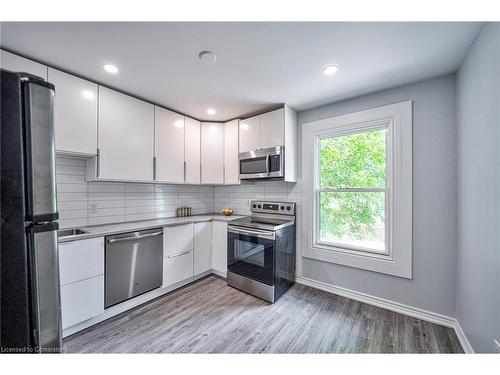 Upper-108 Victoria Street N, Hamilton, ON - Indoor Photo Showing Kitchen With Upgraded Kitchen