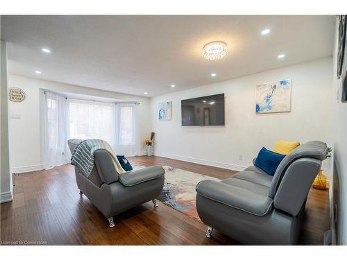 5 Manor Drive, Kitchener, ON - Indoor Photo Showing Living Room