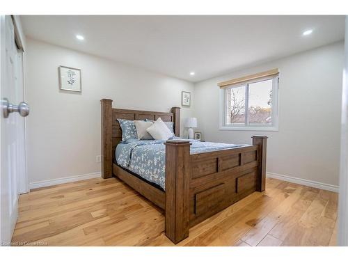 5 Manor Drive, Kitchener, ON - Indoor Photo Showing Bedroom