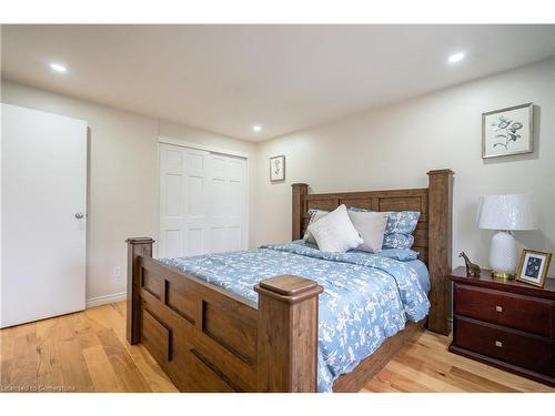 5 Manor Drive, Kitchener, ON - Indoor Photo Showing Bedroom