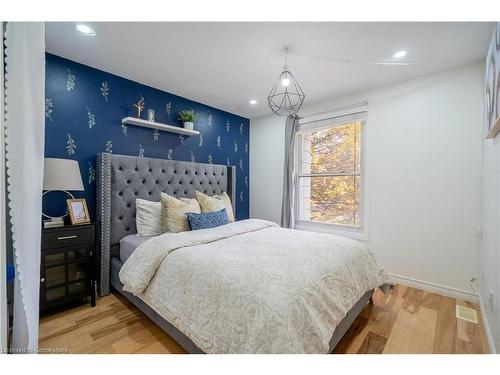 5 Manor Drive, Kitchener, ON - Indoor Photo Showing Bedroom