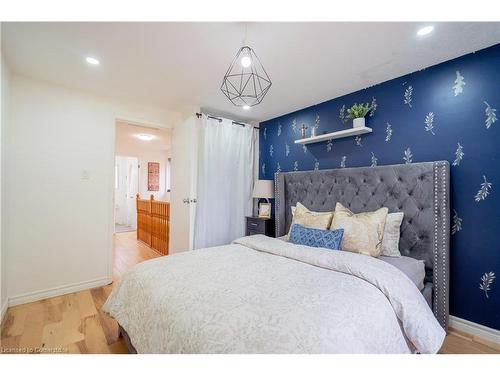 5 Manor Drive, Kitchener, ON - Indoor Photo Showing Bedroom