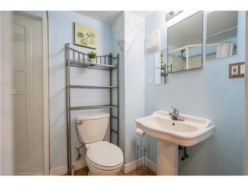 5 Manor Drive, Kitchener, ON - Indoor Photo Showing Bathroom