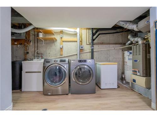 5 Manor Drive, Kitchener, ON - Indoor Photo Showing Laundry Room