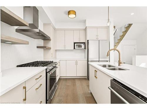 42 Little River Crossing, Wasaga Beach, ON - Indoor Photo Showing Kitchen With Double Sink With Upgraded Kitchen