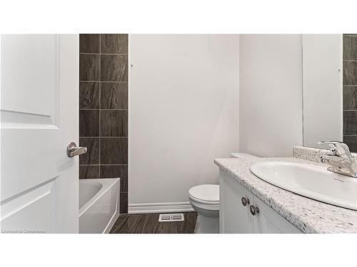 113-77 Diana Avenue, Brantford, ON - Indoor Photo Showing Bathroom