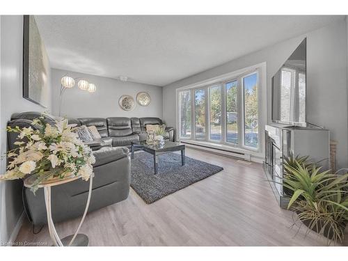 70 Inverlyn Crescent, Kincardine, ON - Indoor Photo Showing Living Room