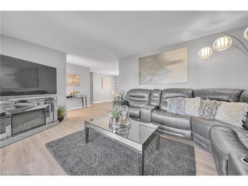 70 Inverlyn Crescent, Kincardine, ON - Indoor Photo Showing Living Room