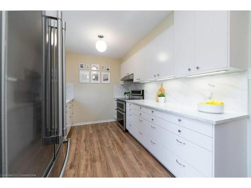 2470 Cobbinshaw Circle, Mississauga, ON - Indoor Photo Showing Kitchen