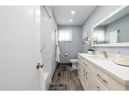 2470 Cobbinshaw Circle, Mississauga, ON - Indoor Photo Showing Bathroom