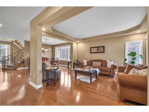 4272 Clubview Drive, Burlington, ON - Indoor Photo Showing Living Room