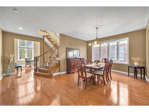 4272 Clubview Drive, Burlington, ON - Indoor Photo Showing Dining Room