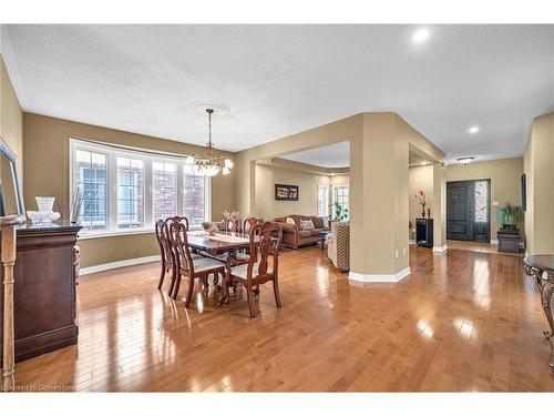 4272 Clubview Drive, Burlington, ON - Indoor Photo Showing Dining Room