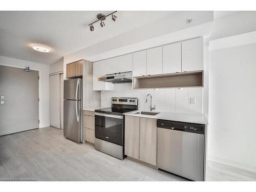 A402-1117 Cooke Boulevard, Burlington, ON - Indoor Photo Showing Kitchen With Stainless Steel Kitchen